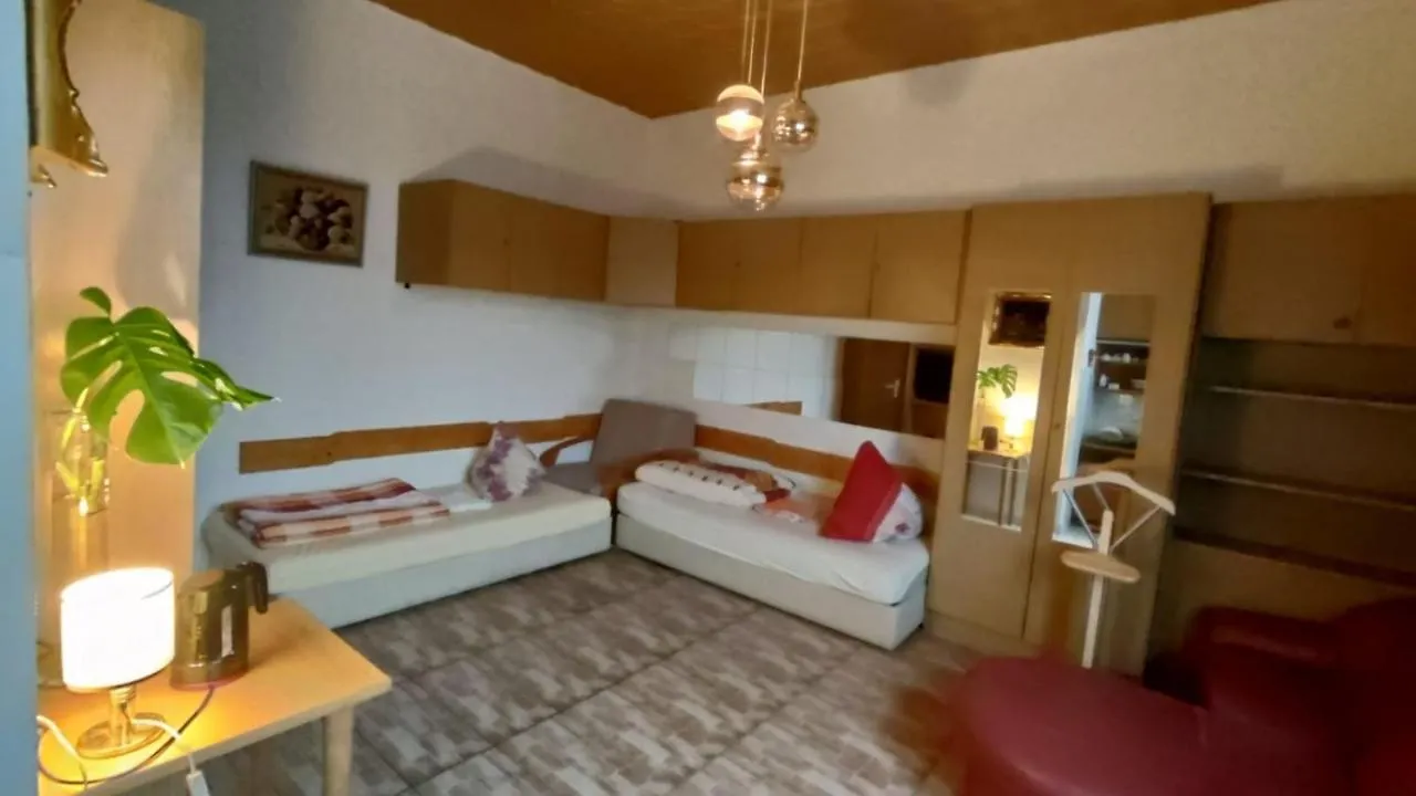 Ferienwohnung Kleine Unterkunft in Stuttgart-Münchfeld