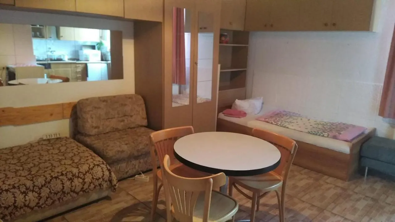 Apartment Ferienwohnung Kleine Unterkunft in Stuttgart-Münchfeld